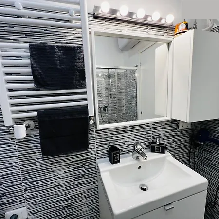 Santa Viola House - By Aydeshouse Daire